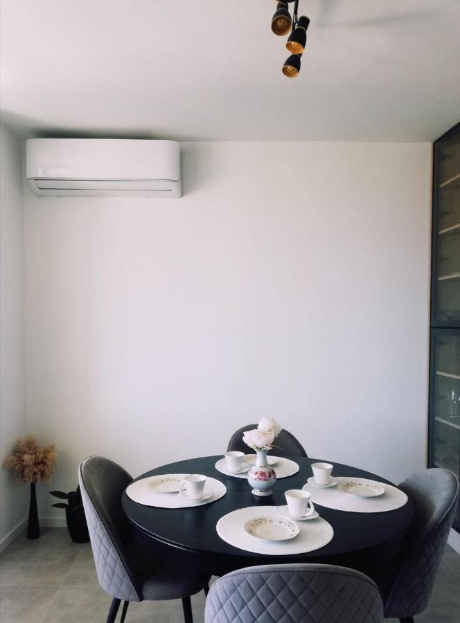 Apartman Aria Apartment Дуги Рат Екстериор снимка