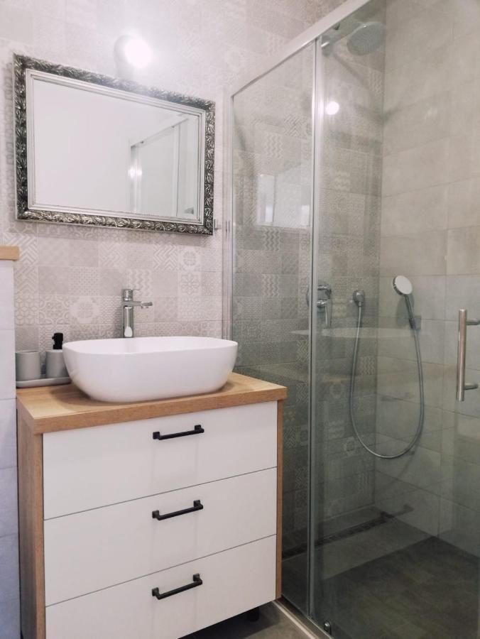 Apartman Aria Apartment Дуги Рат Екстериор снимка